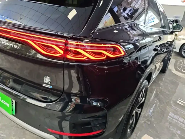 BYD Tang — Фото автомобиля 7