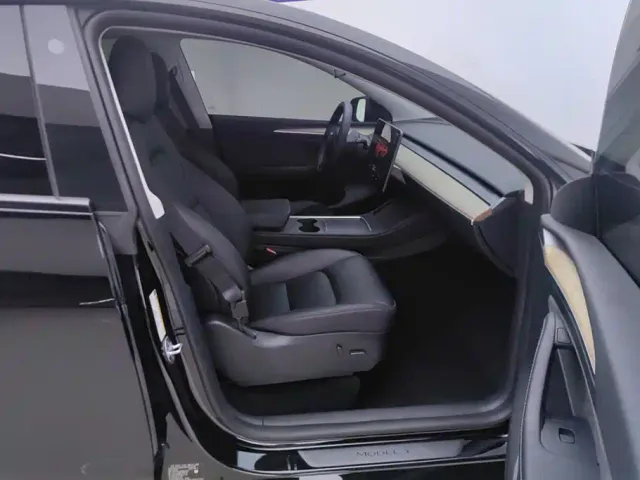 Tesla Model Y — Фото автомобиля 8