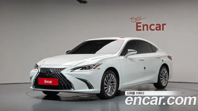 Фотография автомобиля — Lexus ES Generation 7