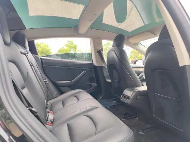 Tesla Model 3 — Фото автомобиля 15
