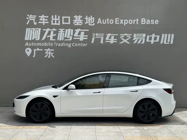 Tesla Model 3 — Фото автомобиля 3