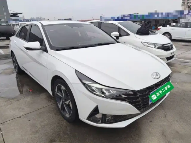 Hyundai Elantra — Фото автомобиля 3