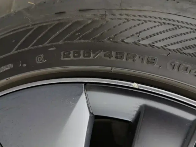 Tesla Model Y — Фото автомобиля 24