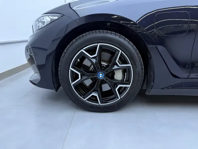 BMW i3 — Фото автомобиля 8