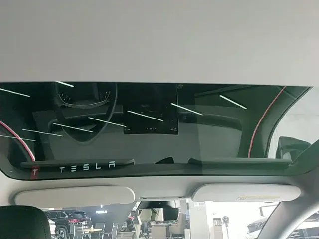 Tesla Model 3 — Фото автомобиля 17