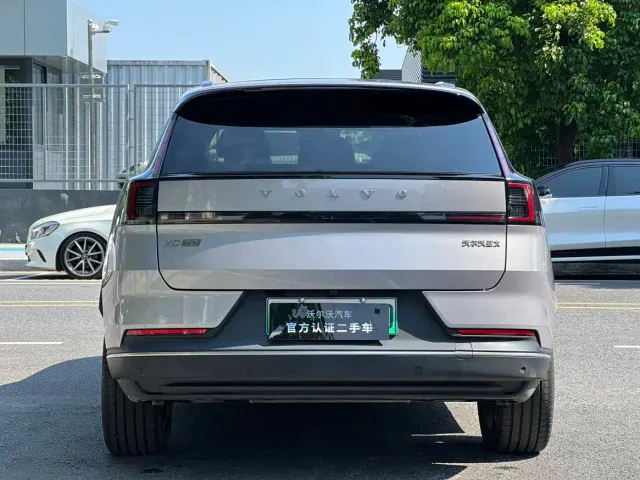 Volvo XC70 Plug-in Hybrid — Фото автомобиля 10
