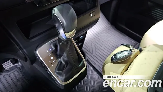 Hyundai Staria Staria 4WD Tourer 11 мест — Фото автомобиля 9