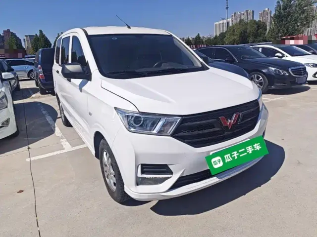 Wuling Hongguang — Фото автомобиля 3