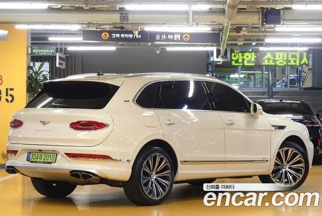 Bentley Bentayga Bentayga 4.0 V8 EWB First Edition — Фото автомобиля 2