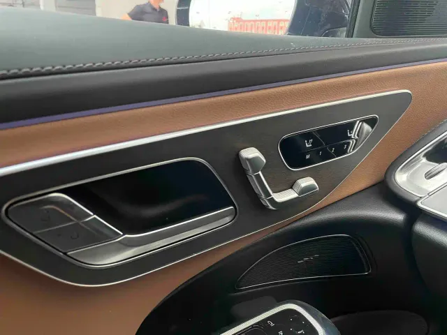 Mercedes-Benz E-Class — Фото автомобиля 15