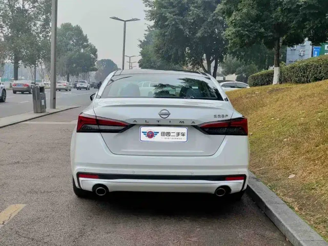 Nissan Teana — Фото автомобиля 3