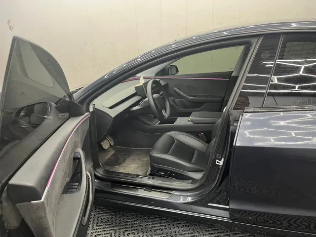Tesla Model 3 — Фото автомобиля 4
