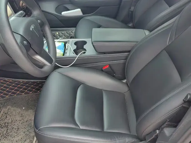 Tesla Model 3 — Фото автомобиля 3
