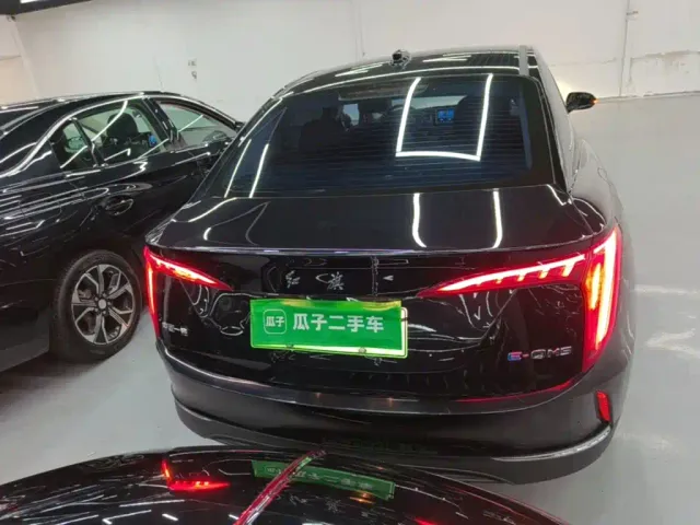 Hongqi E-QM5 — Фото автомобиля 5