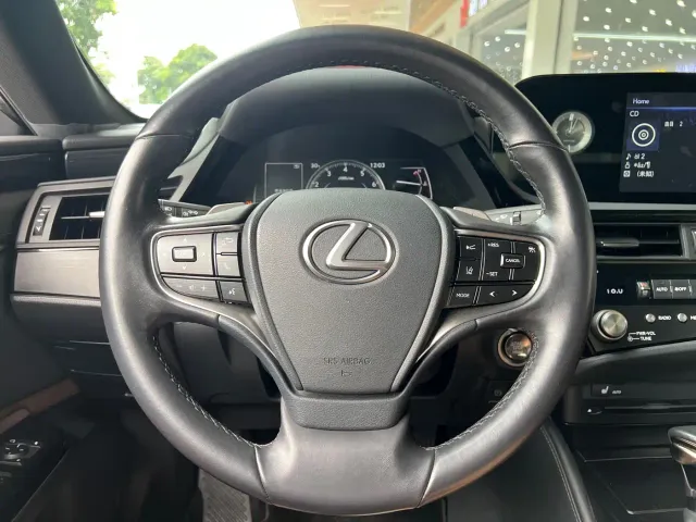 Lexus ES — Фото автомобиля 4
