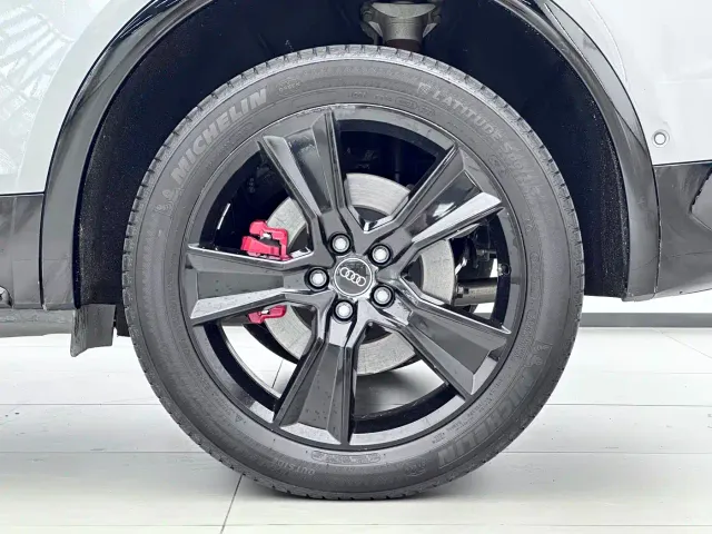 Audi Q5L Sportback — Фото автомобиля 13