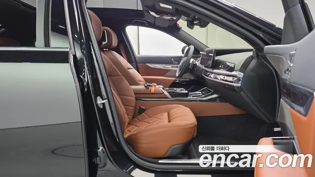BMW 7-Series 7 серия (G70) 740i xDrive M Sport — Фото автомобиля 25