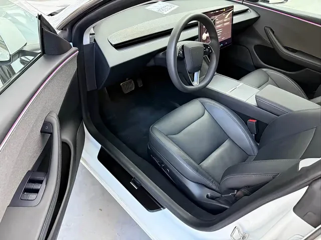 Tesla Model 3 — Фото автомобиля 3