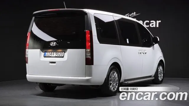 Фотография автомобиля — Hyundai Staria