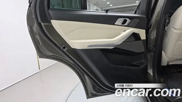 BMW X5 xDrive 40i M Sport — Фото автомобиля 24