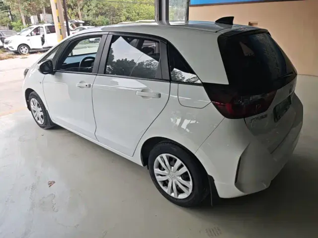 Honda Fit — Фото автомобиля 4