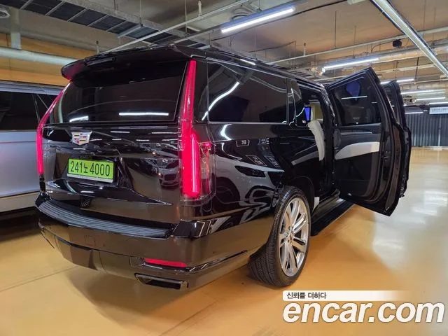 Cadillac Escalade Generation 5 — Фото автомобиля 17