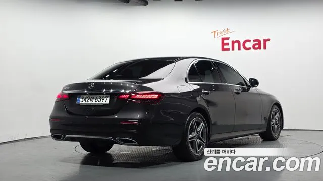 Mercedes-Benz E-Class — Фото автомобиля 2