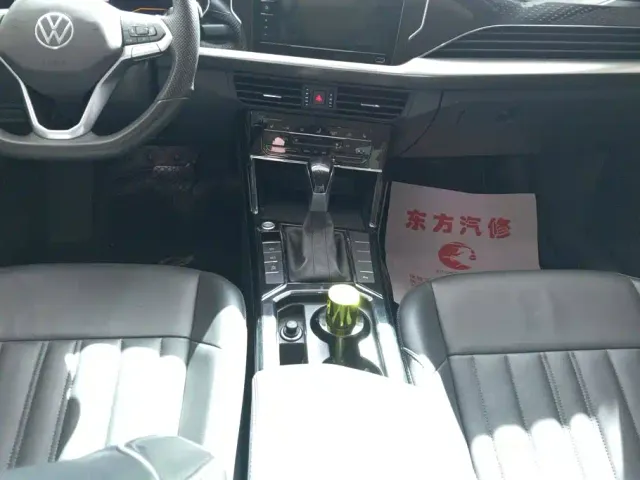 Volkswagen Passat — Фото автомобиля 16