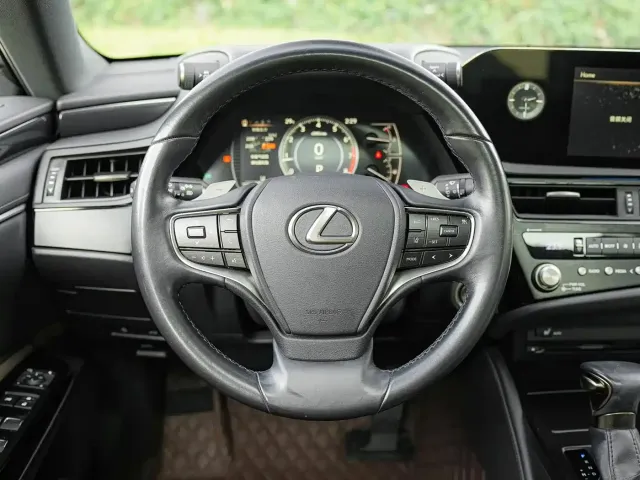 Lexus ES — Фото автомобиля 20