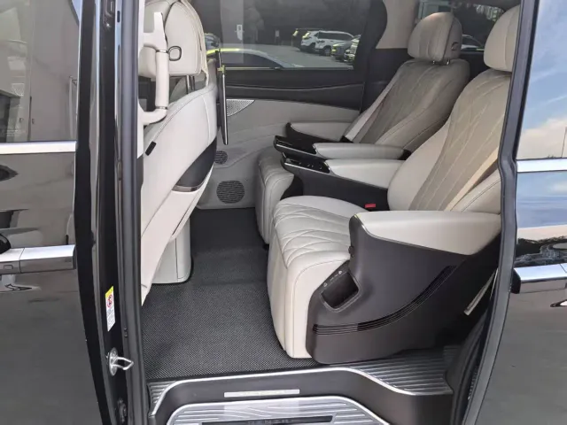 Denza Denza D9 2025 DM-i Smart Drive Edition 1020 AWD Prestige — Фото автомобиля 11