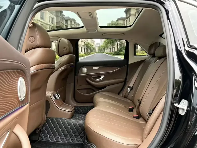 Mercedes-Benz E-Class — Фото автомобиля 5