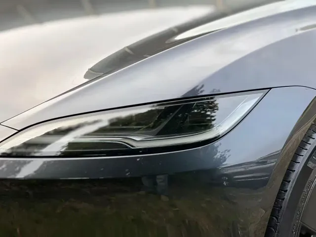 Tesla Model 3 — Фото автомобиля 18