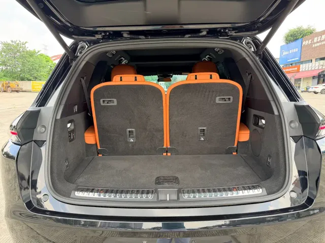 Li Auto L8 — Фото автомобиля 24