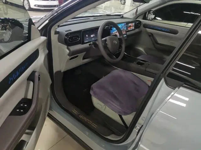 Leapmotor C11 — Фото автомобиля 15