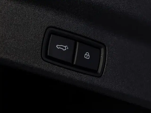 Li Auto L8 — Фото автомобиля 20