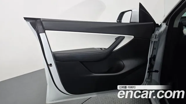 Tesla Model Y — Фото автомобиля 13