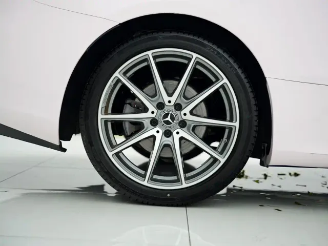 Mercedes-Benz E-Class — Фото автомобиля 22