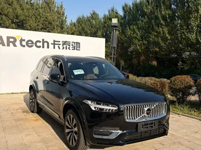 Volvo XC90 — Фото автомобиля 2