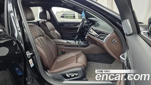 BMW 7-Series — Фото автомобиля 11