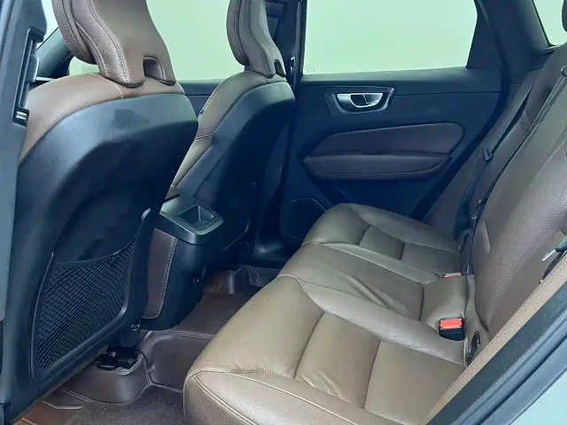Volvo XC60 — Фото автомобиля 7
