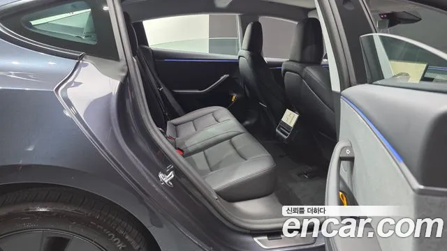 Tesla Model 3 — Фото автомобиля 9