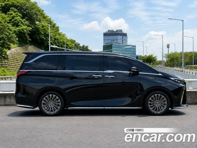 Lexus LM — Фото автомобиля 3
