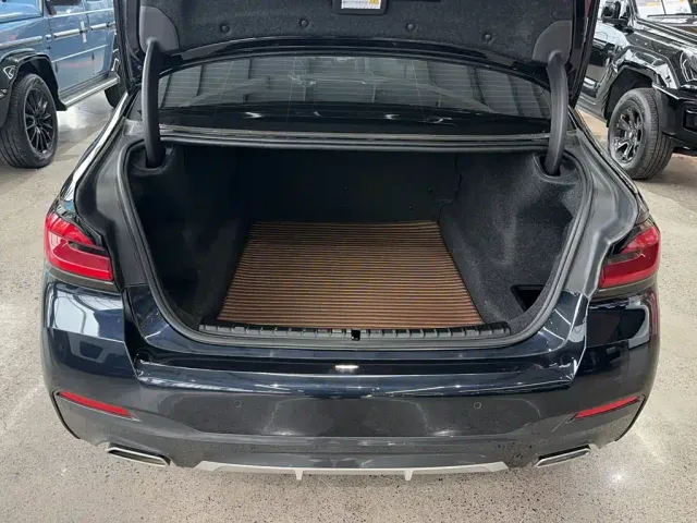 BMW 5 Series — Фото автомобиля 14