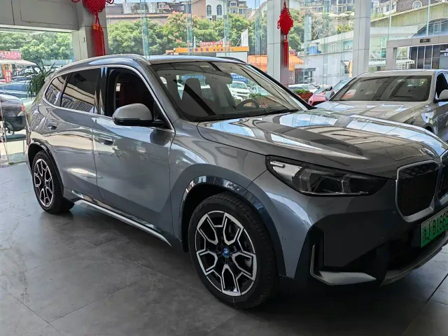 Фотография автомобиля — BMW iX1