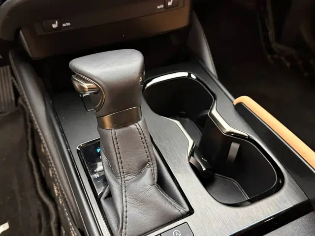 Lexus ES — Фото автомобиля 15