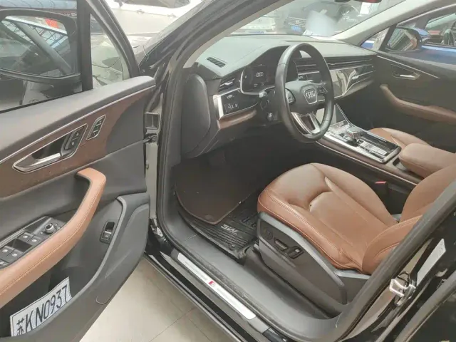 Audi Q7 — Фото автомобиля 11