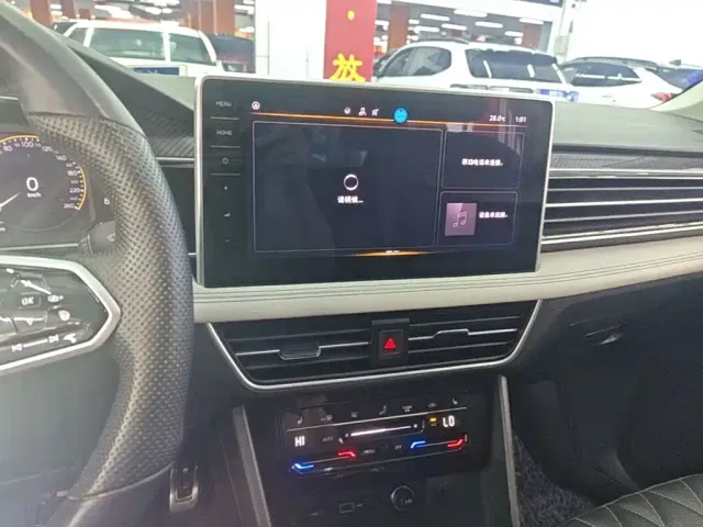 Volkswagen Tiguan L — Фото автомобиля 12