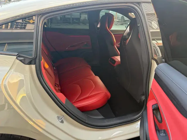 Xiaomi SU7 — Фото автомобиля 11