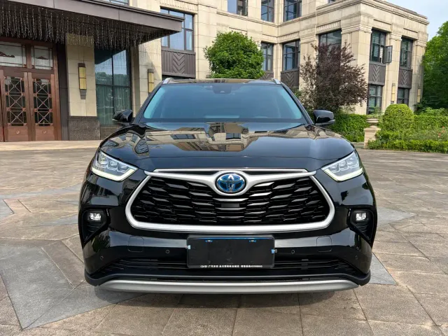 Фотография автомобиля — Toyota Highlander