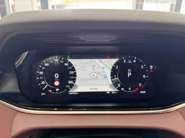 Land Rover Range Rover Evoque 2021 Range Rover Evoque L 249PS R-Dynamic SE Luxury Edition — Фото автомобиля 22